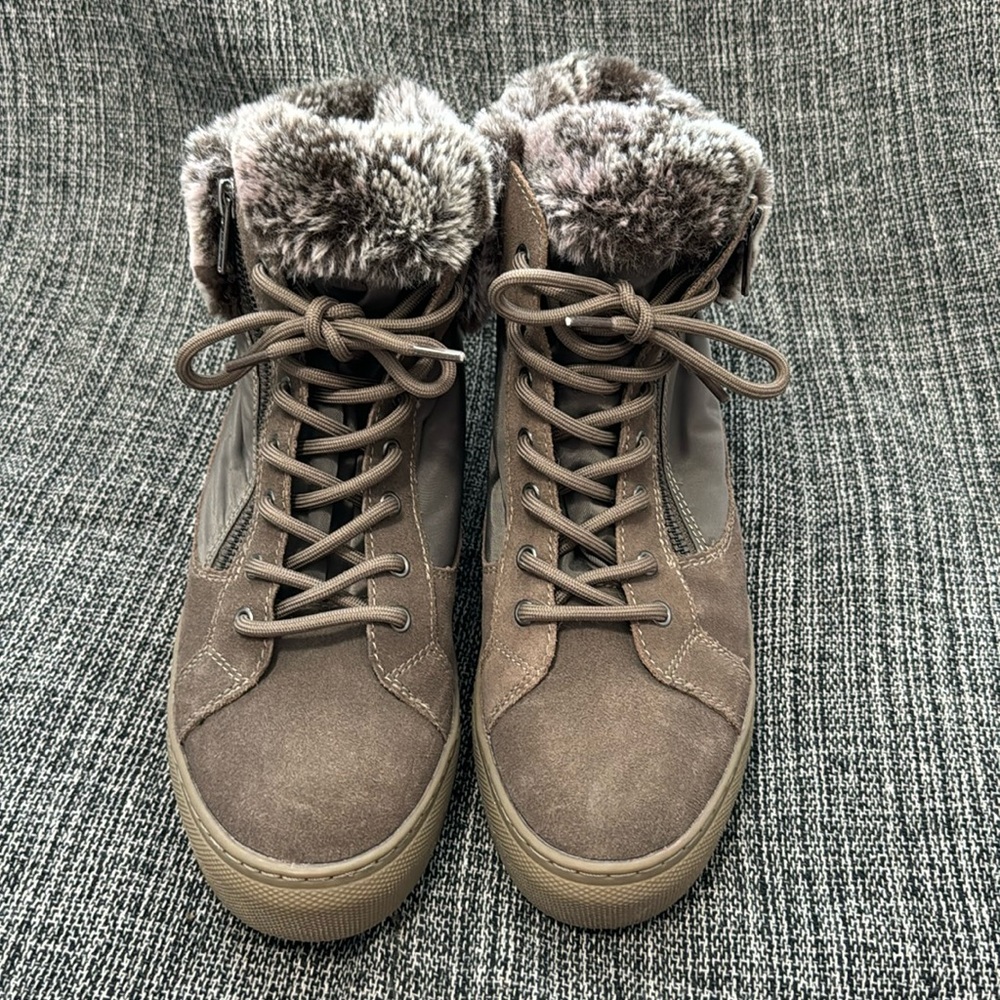 COUGAR - bootie size 8  - gray / brown with zipper!